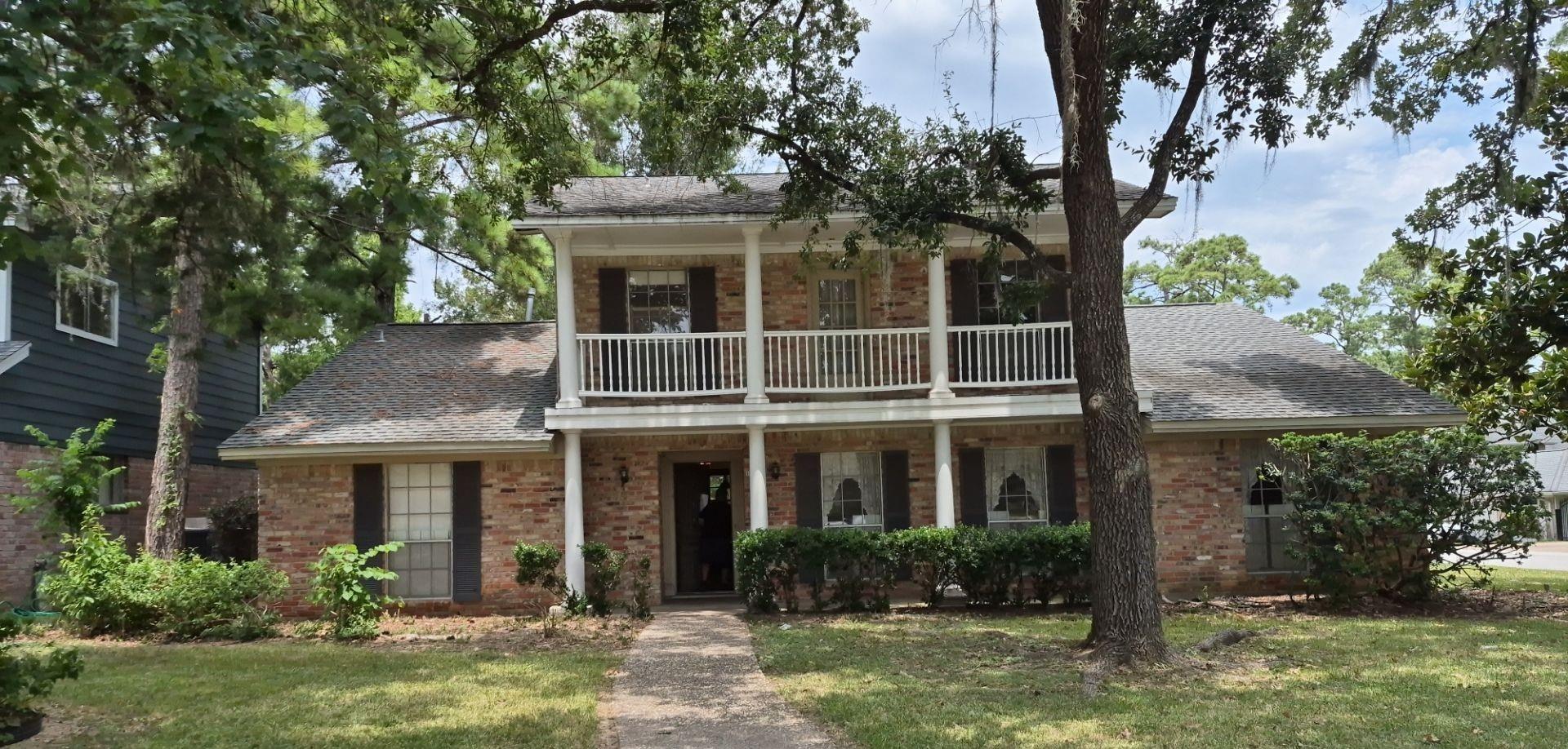 1015 Woodfield Lane