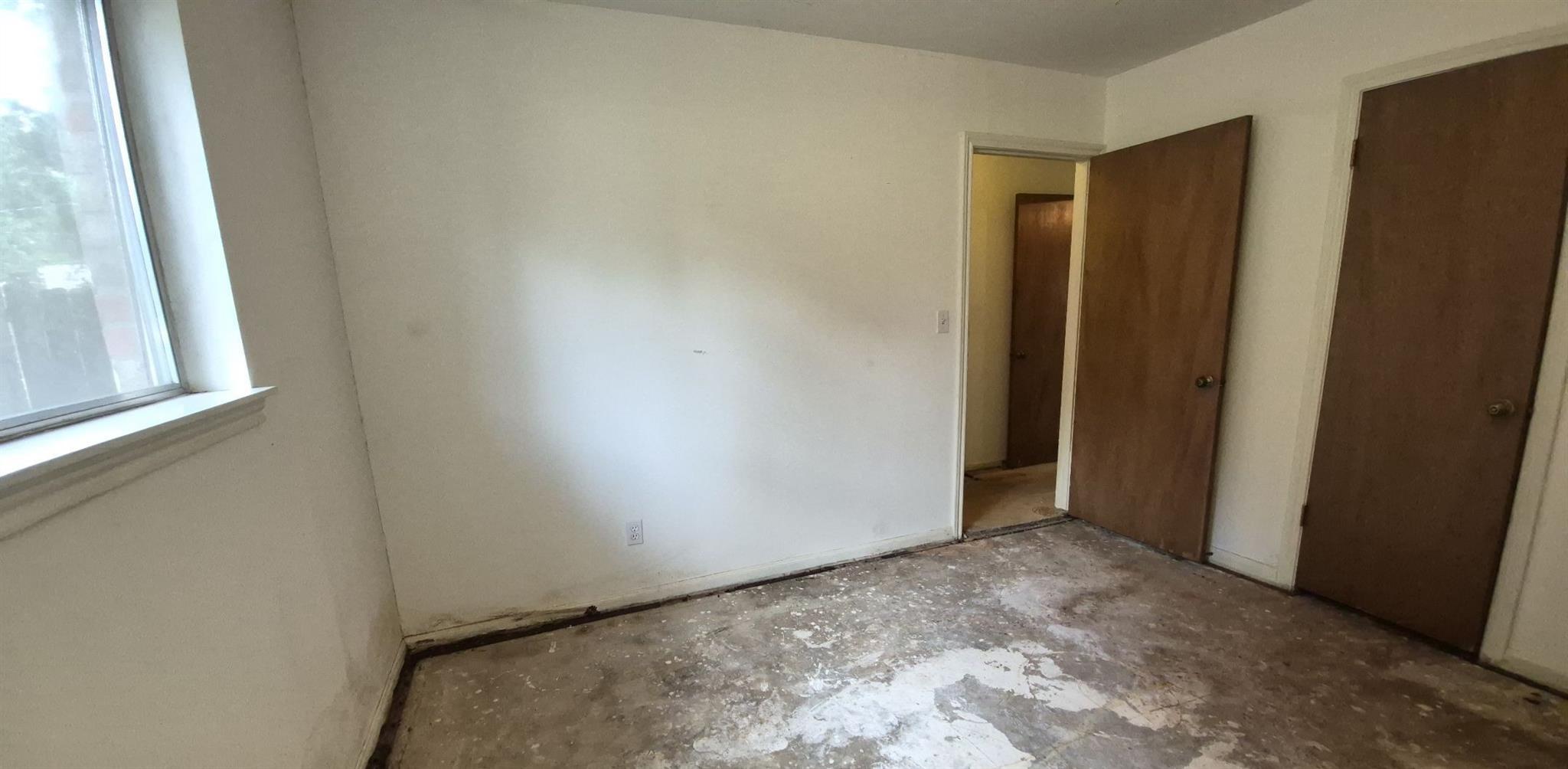1015 Woodfield Lane