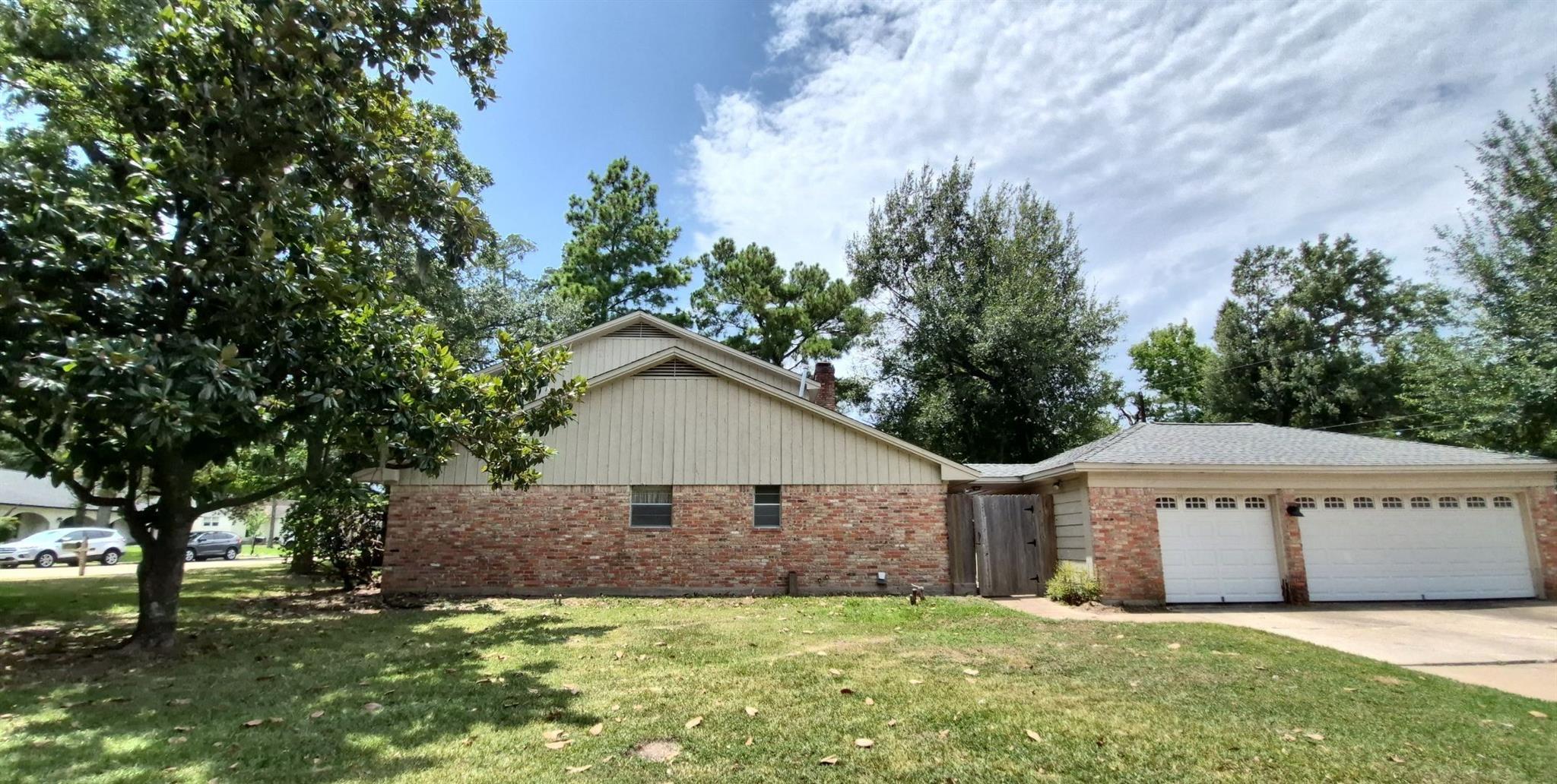 1015 Woodfield Lane