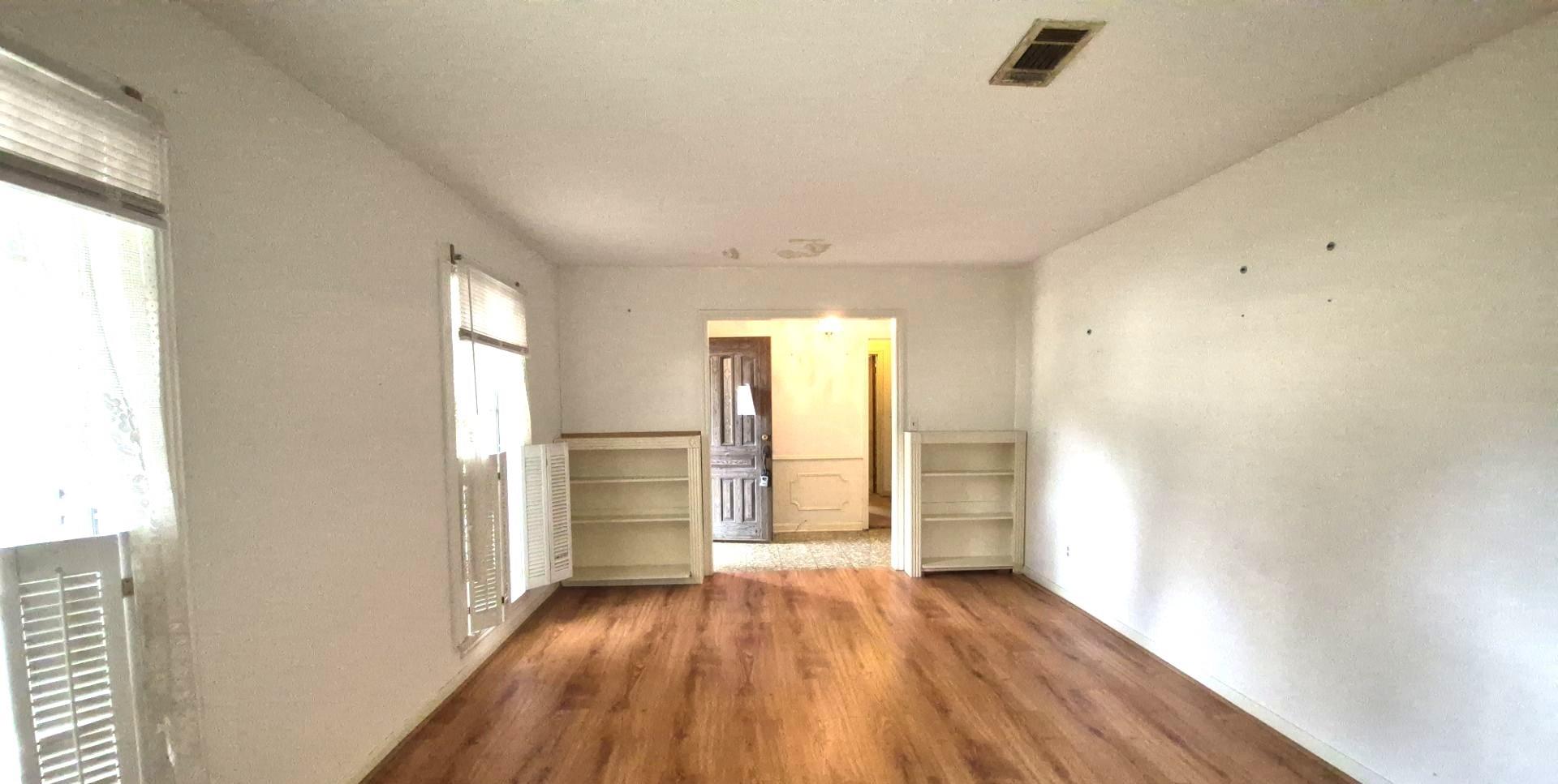 1015 Woodfield Lane