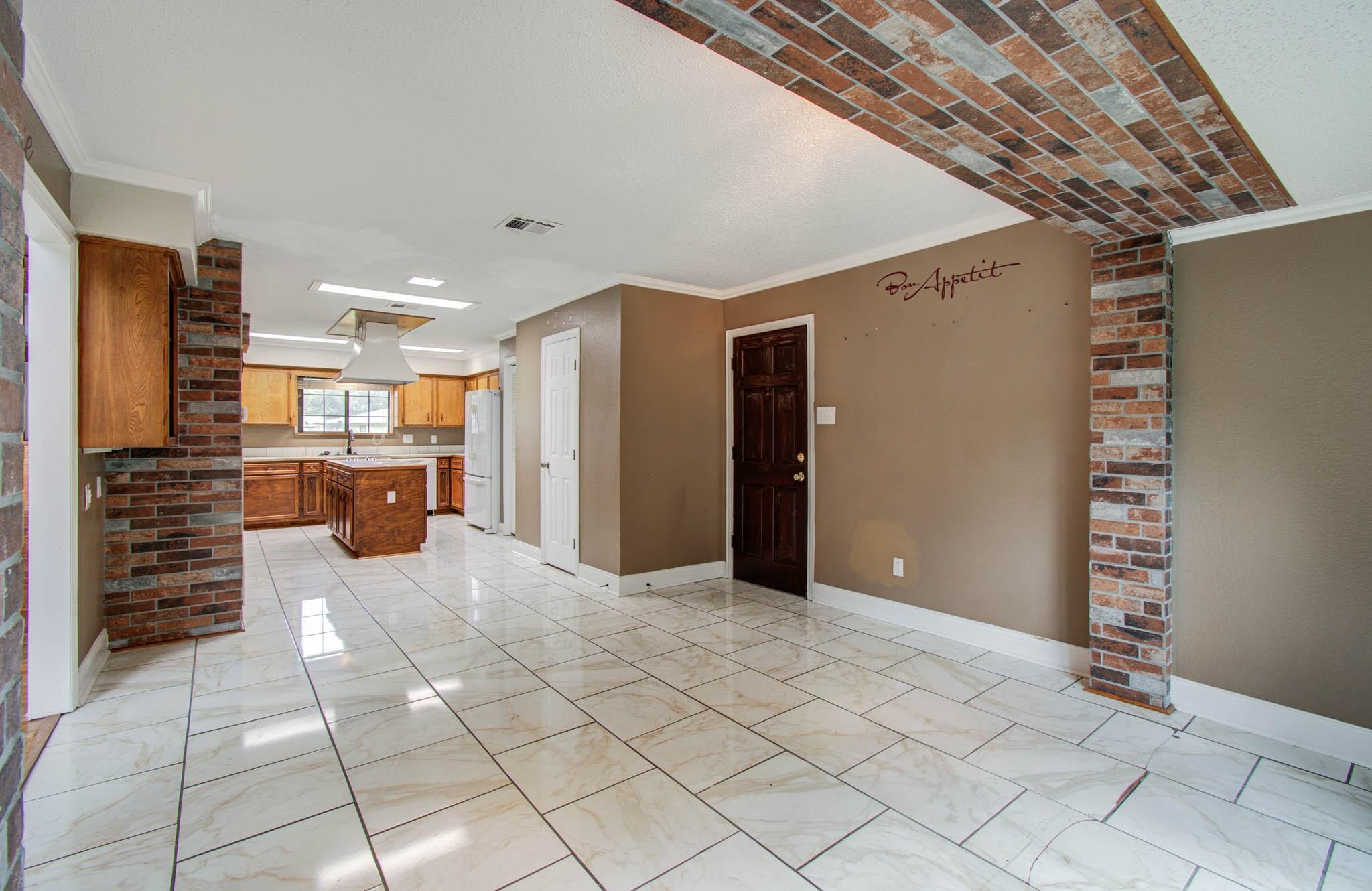 123 W Circle Drive