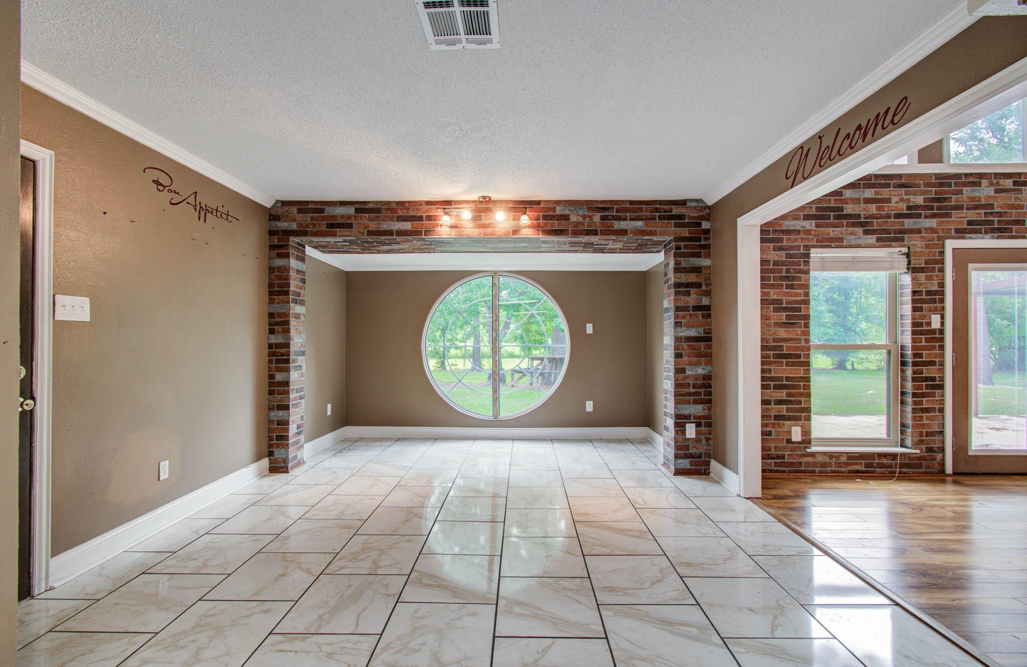 123 W Circle Drive
