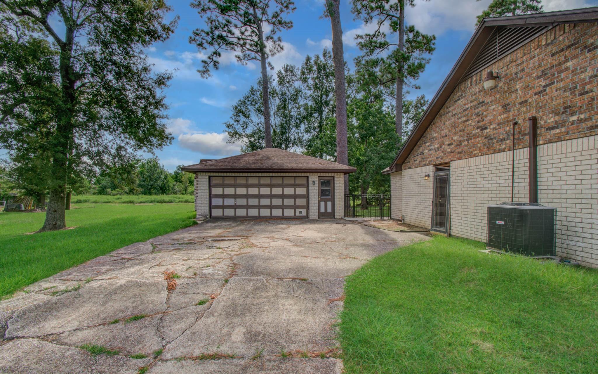 123 W Circle Drive