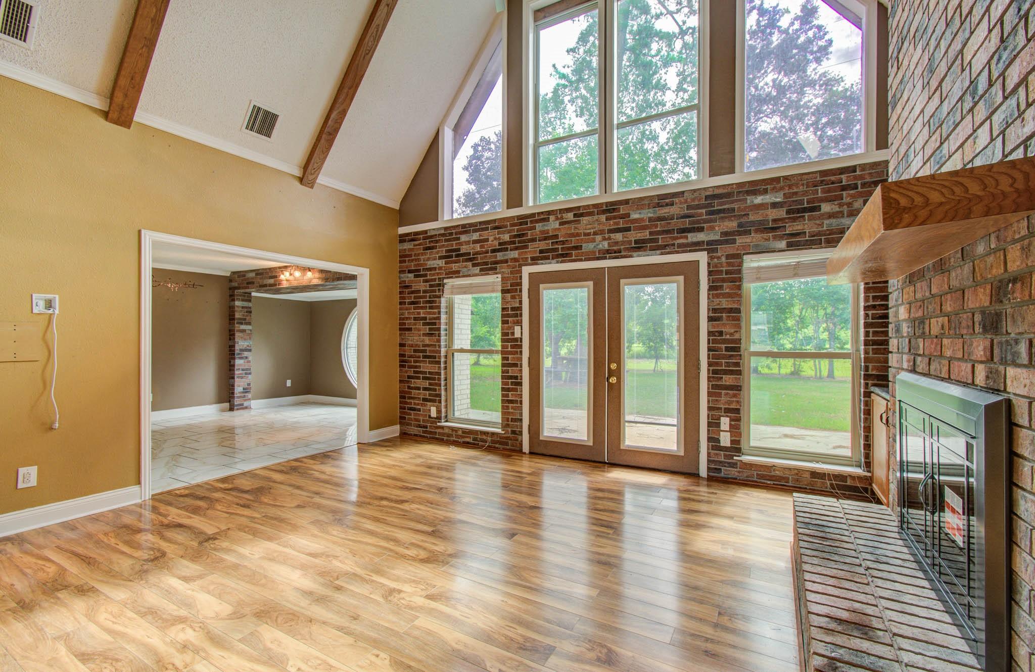 123 W Circle Drive