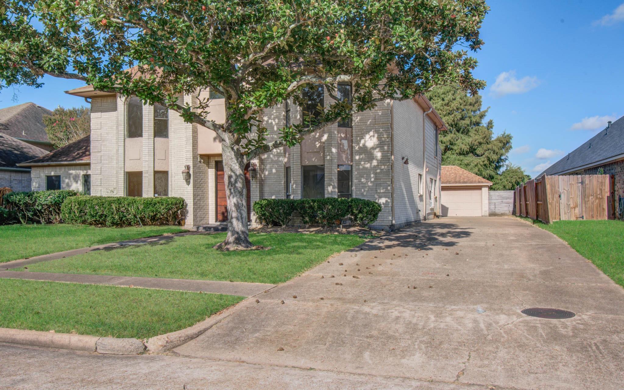 3902 Crow Valley Drive
