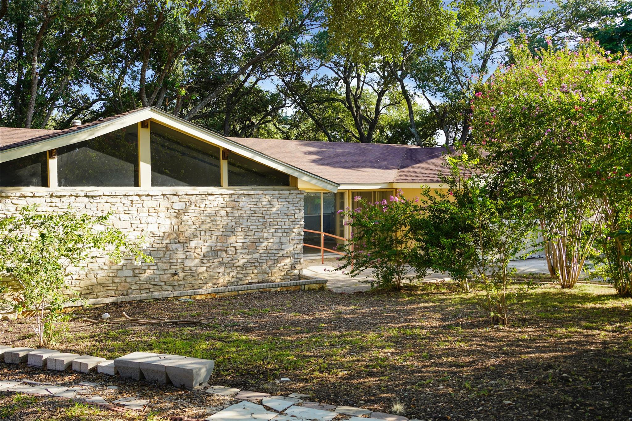 6118 Windy Forest