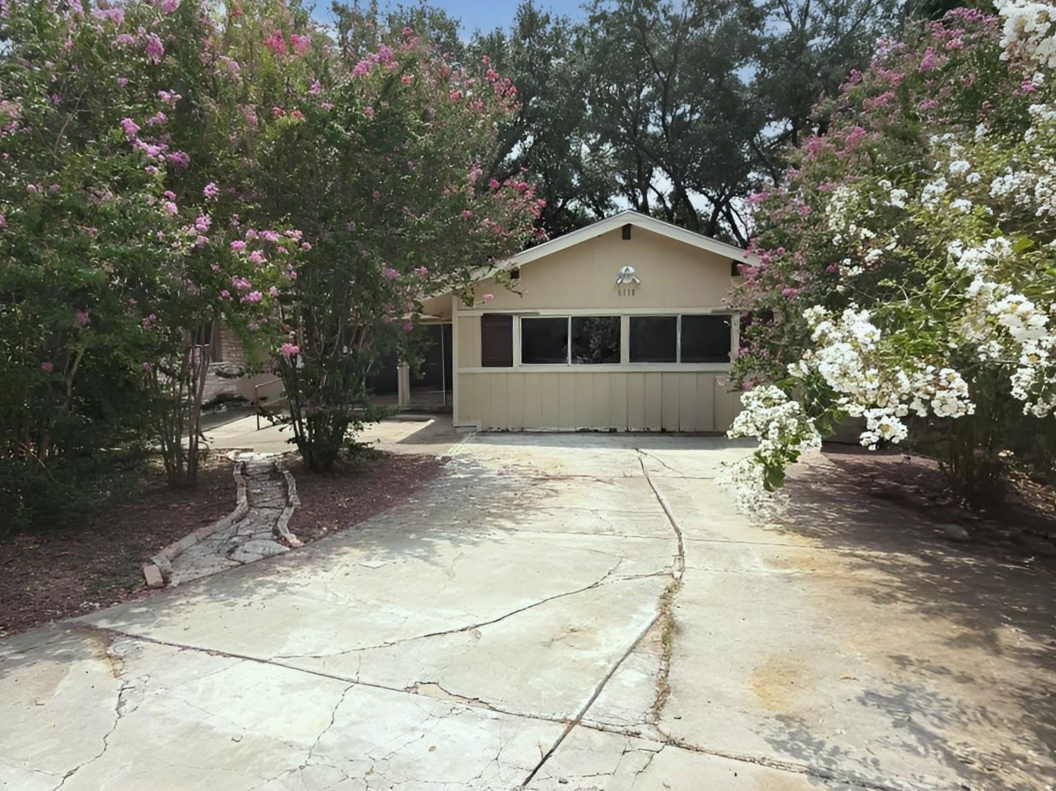 6118 Windy Forest