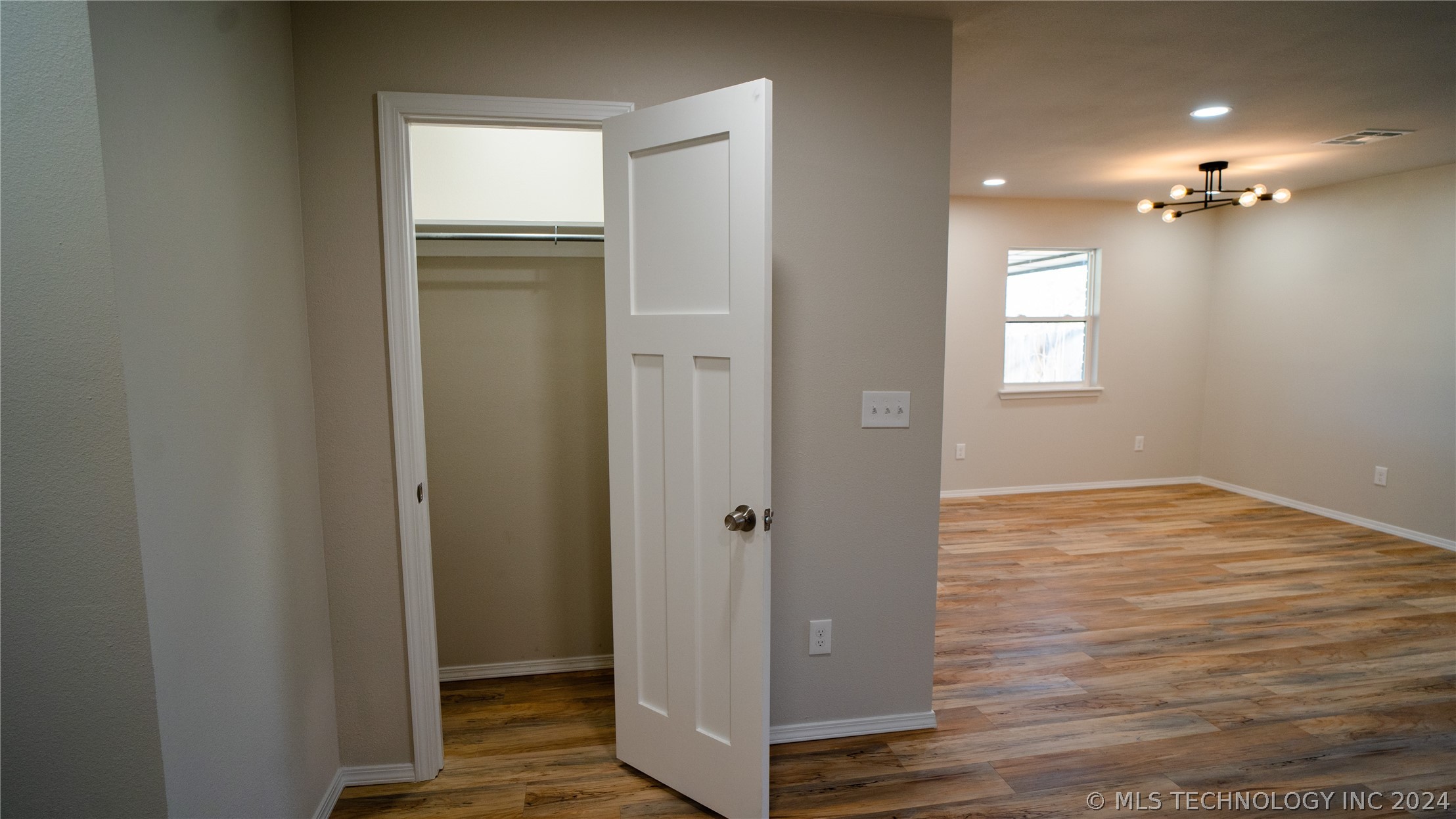 2528 Arlington Boulevard