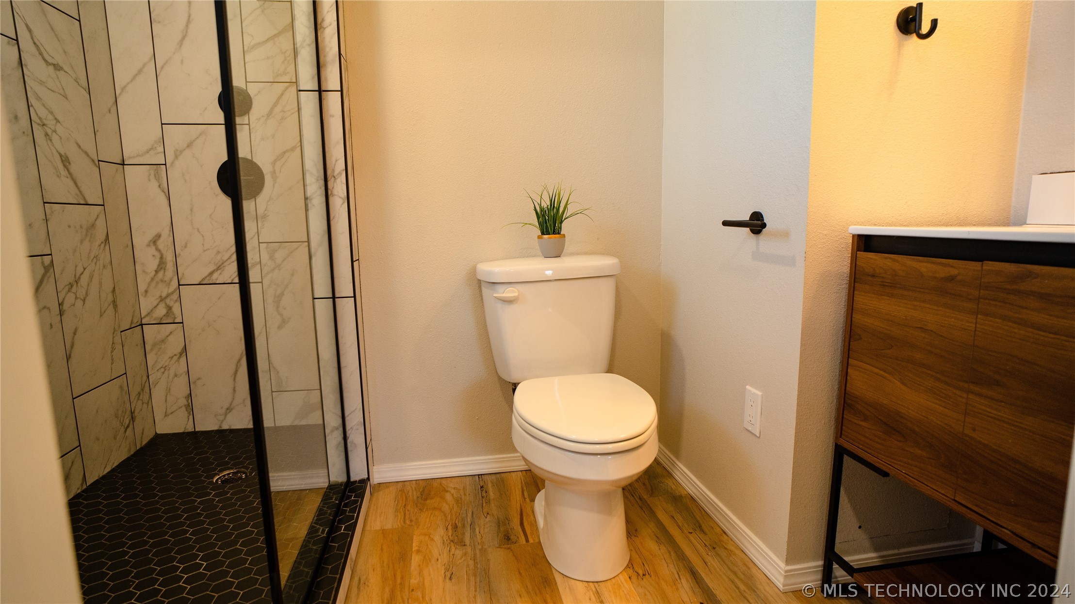 2528 Arlington Boulevard