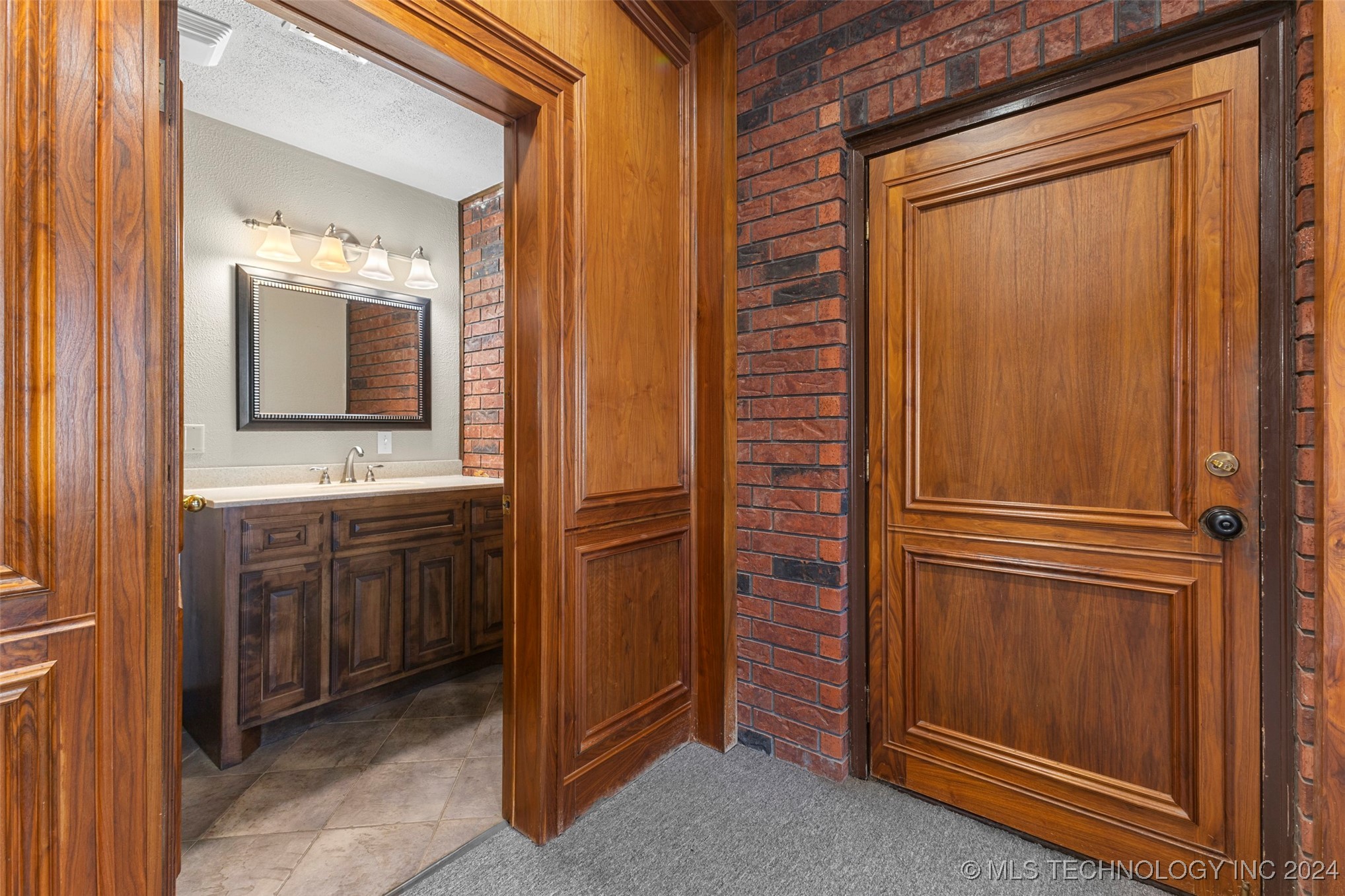 630 E 17th