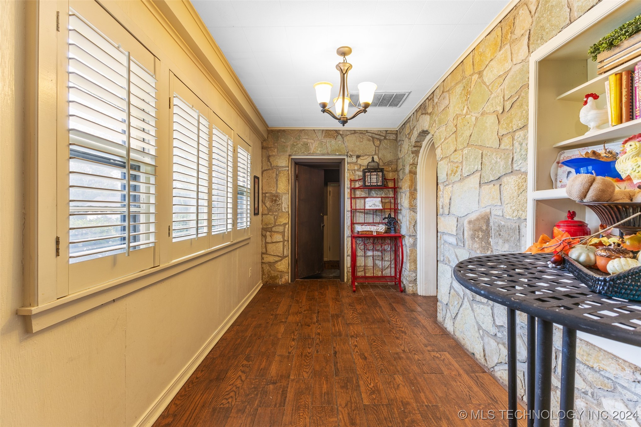 1101 S Broadway