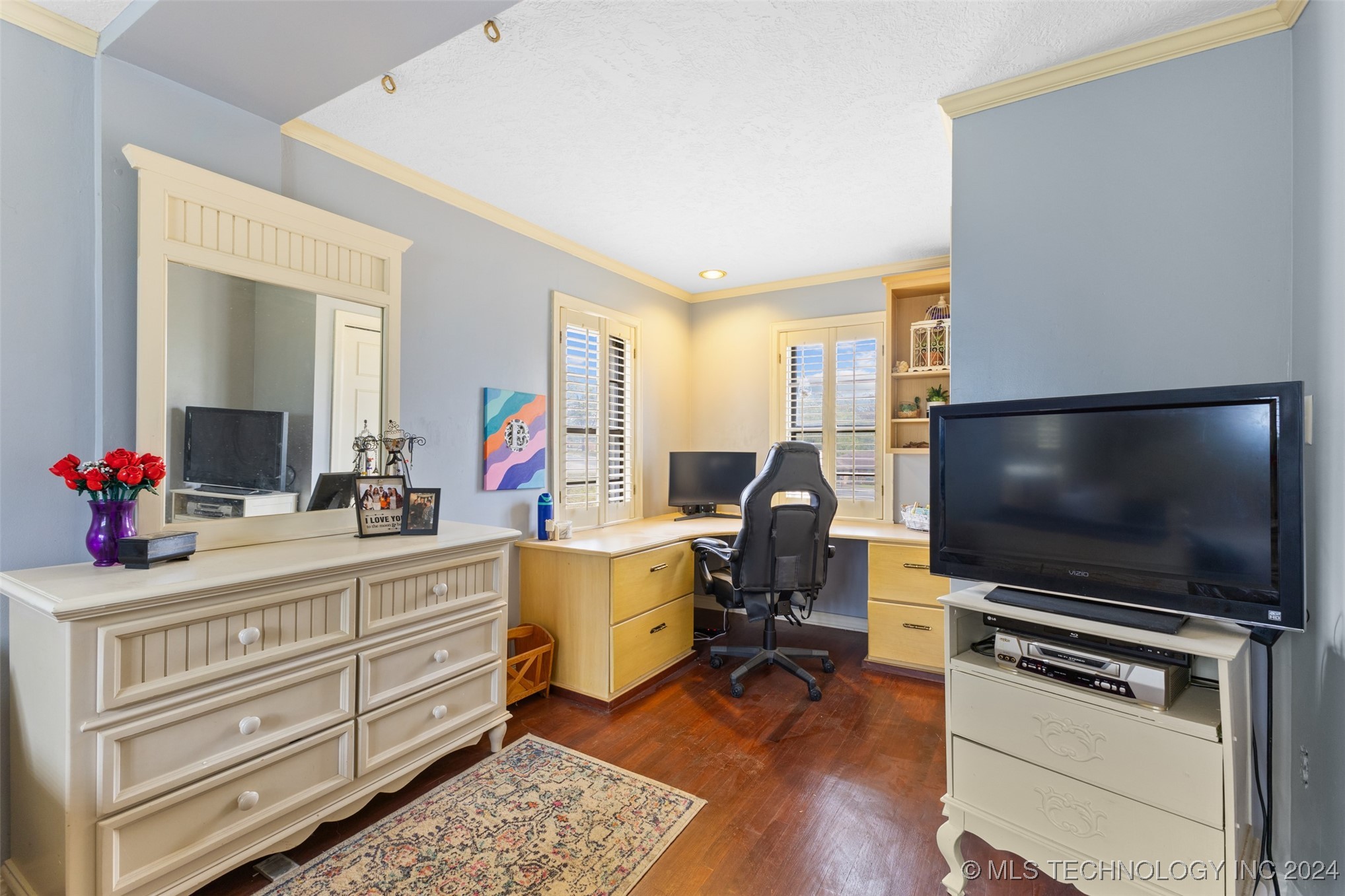 1101 S Broadway
