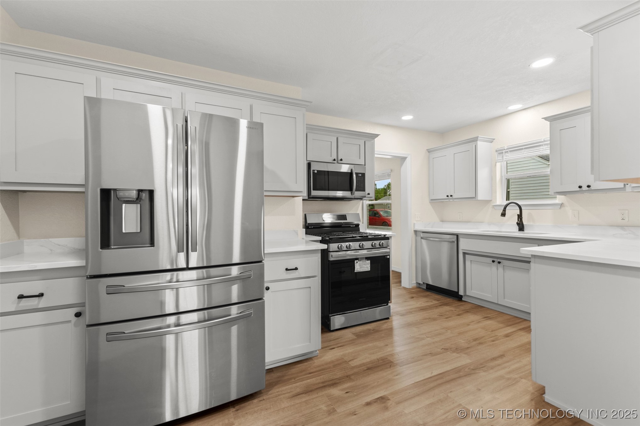 524 W 18th