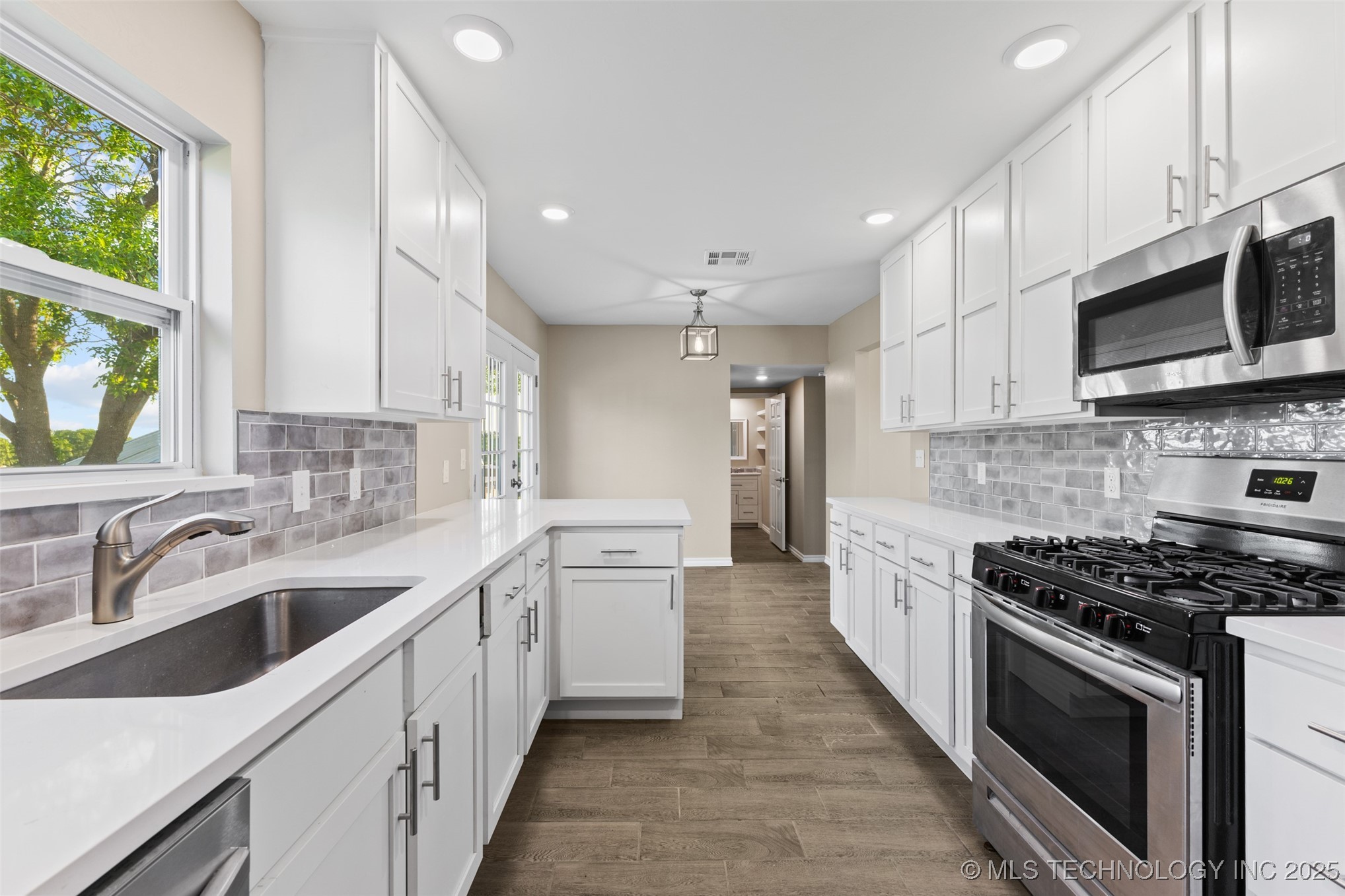 421 E Broadway