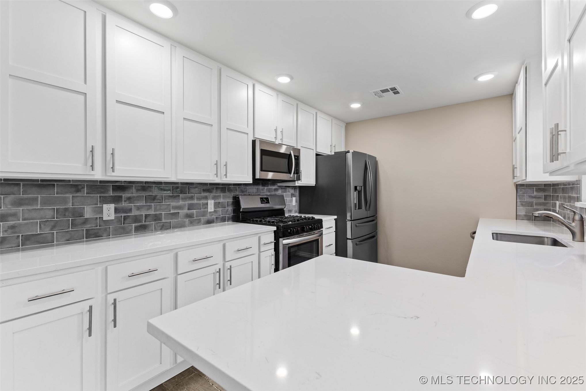 421 E Broadway