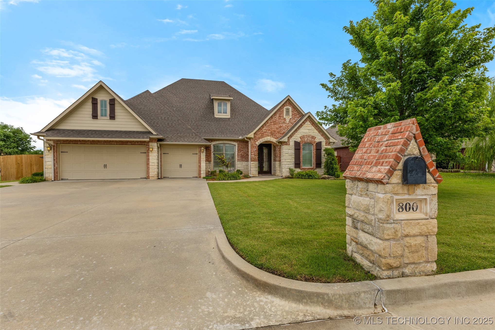 800 Magnolia