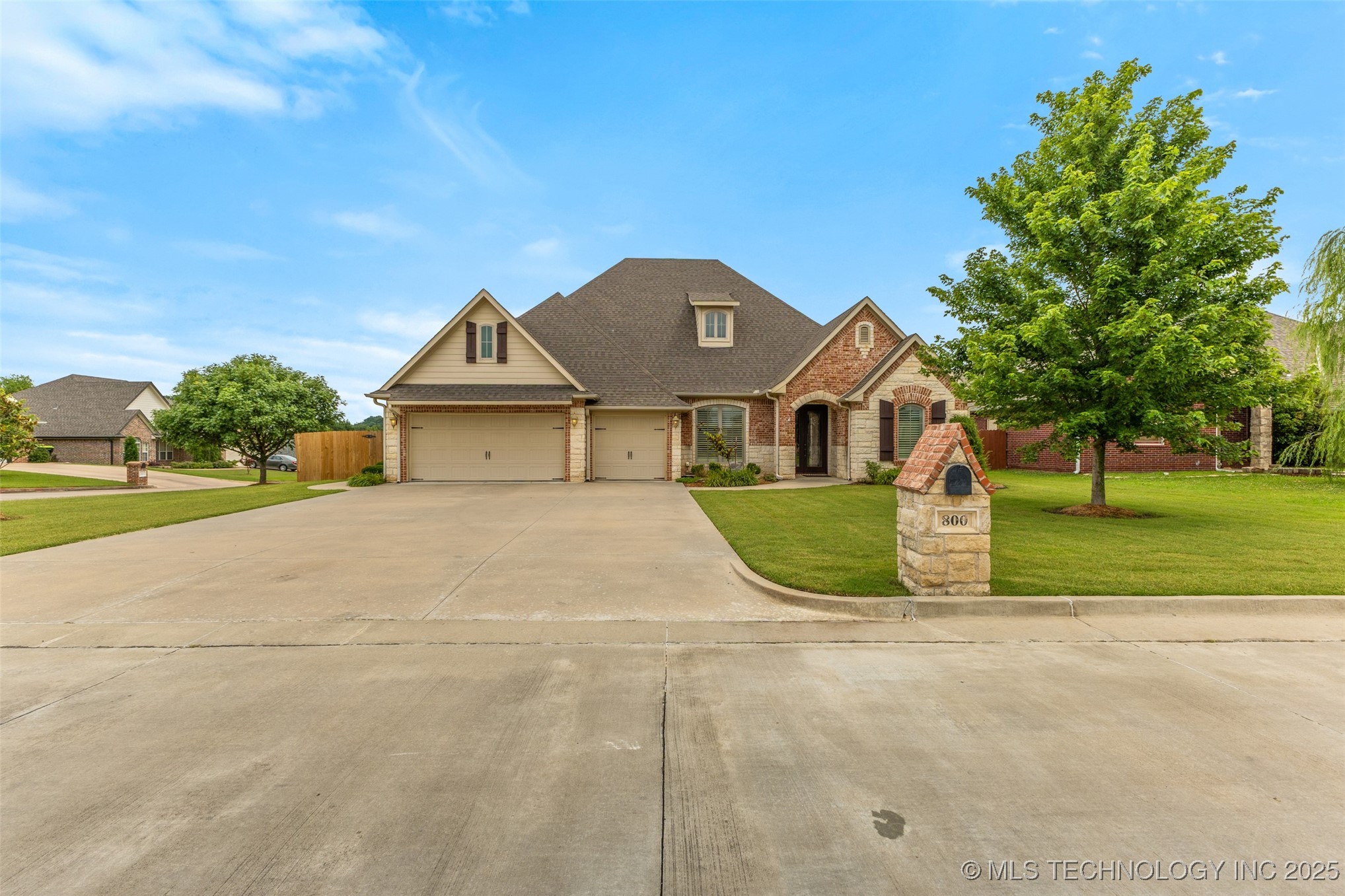 800 Magnolia