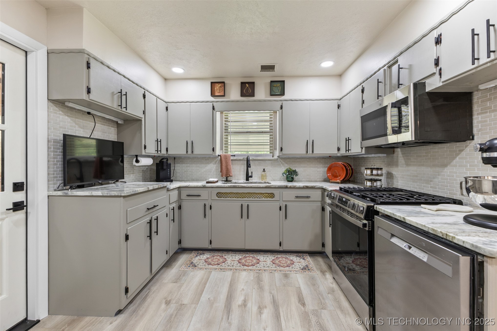 1408 E Nancy Street