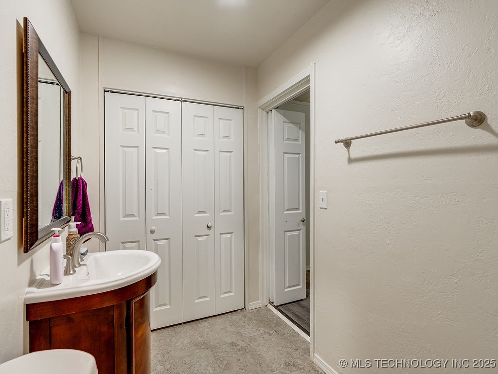 19116 County Road 1570