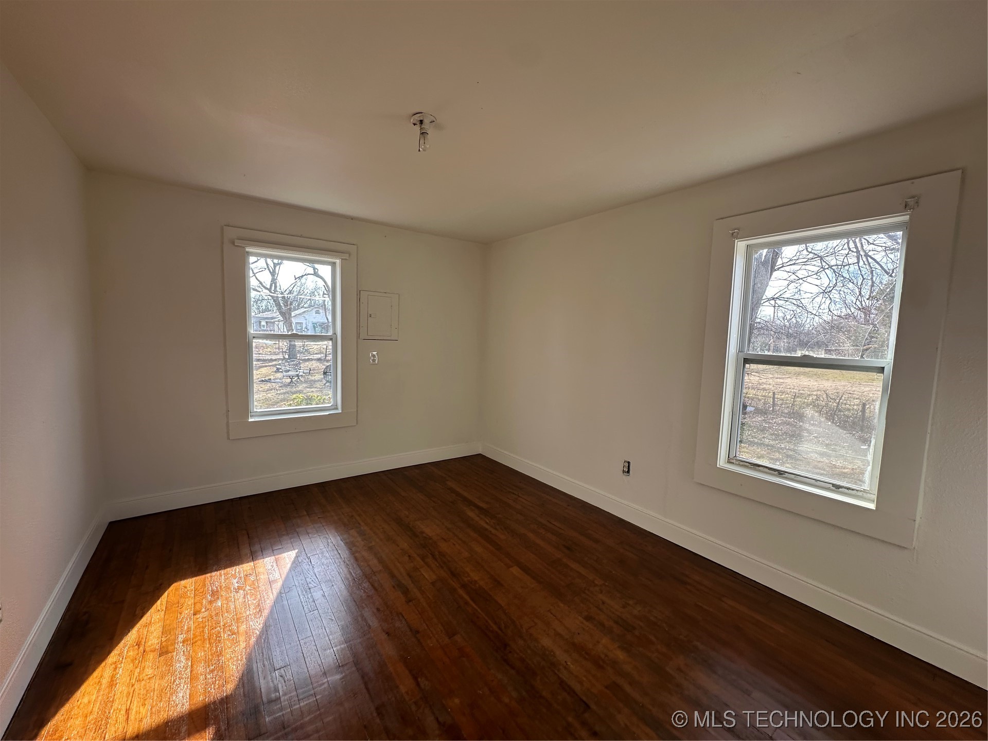 301 S Hickory