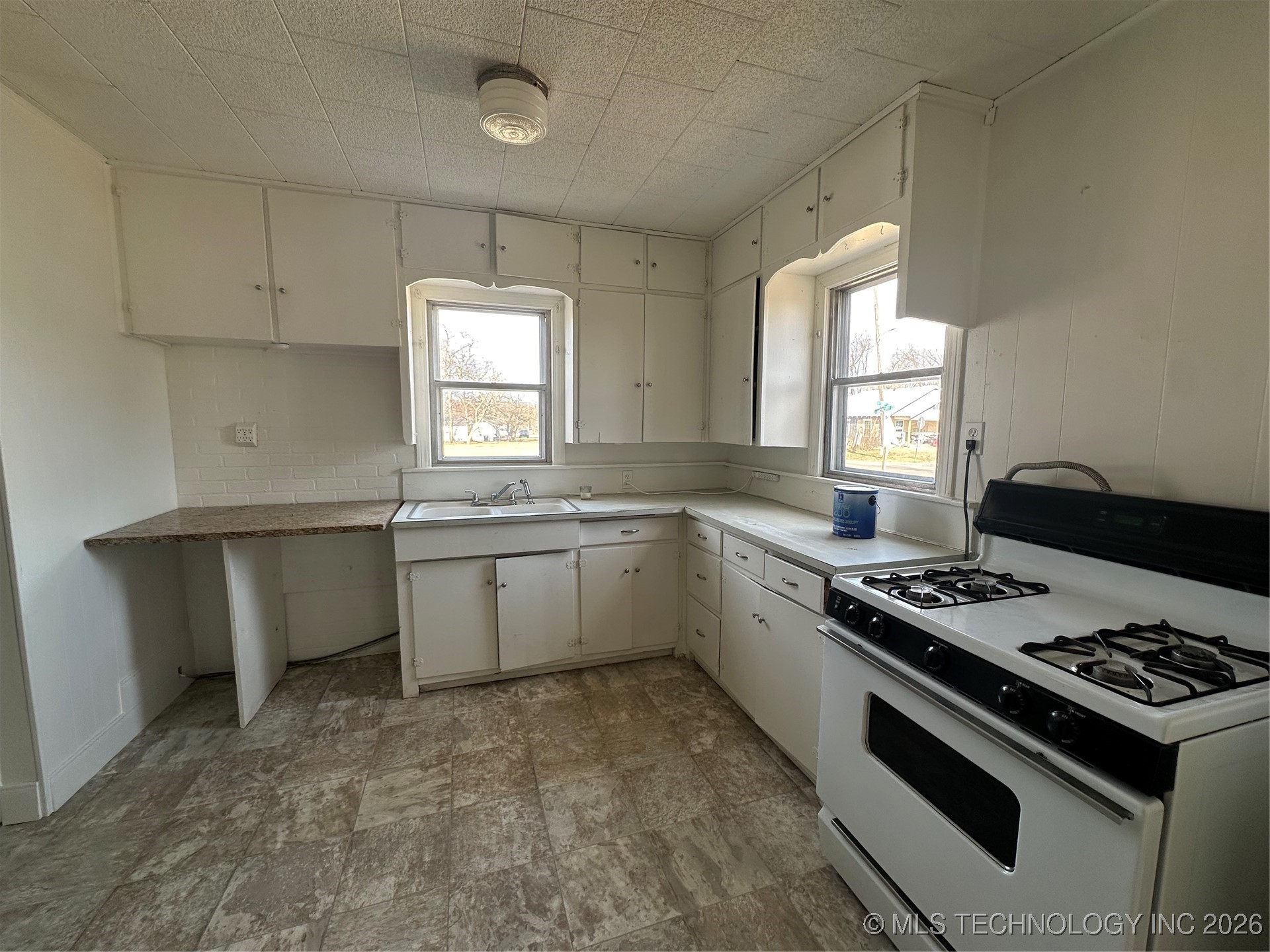301 S Hickory