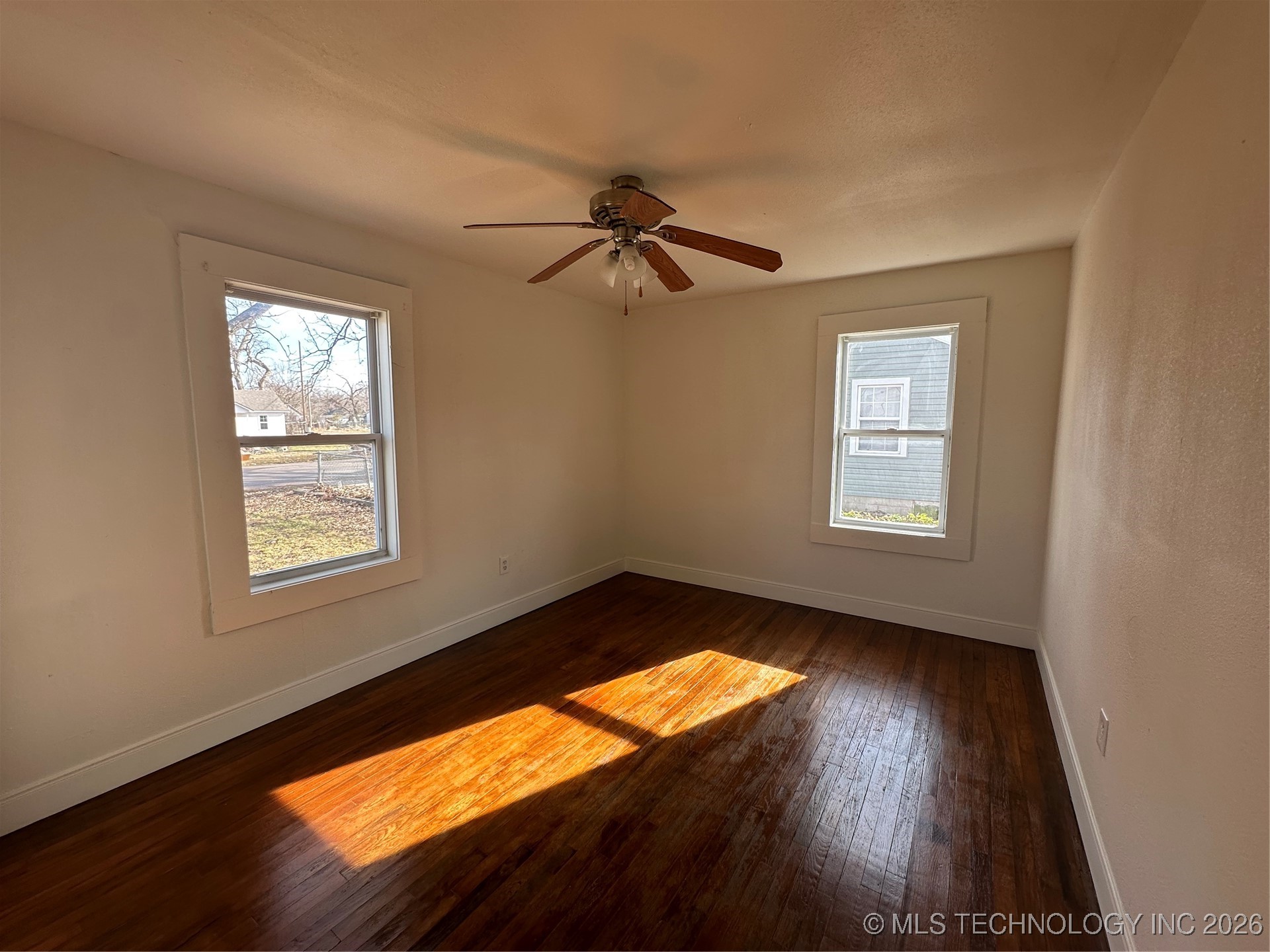 301 S Hickory