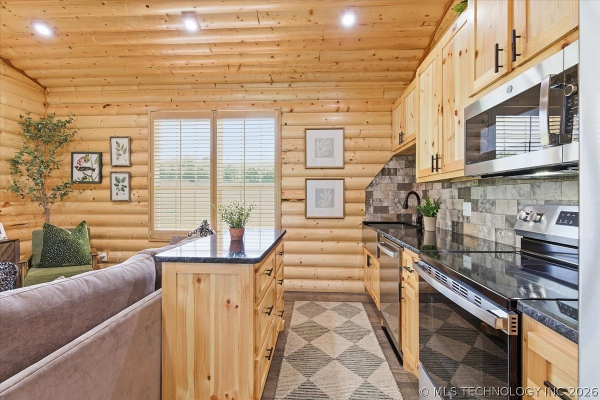 10616 County Road 3560