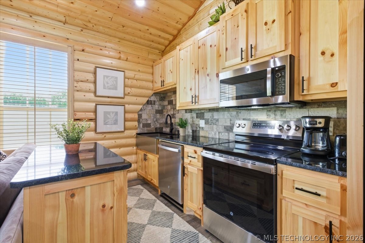 10616 County Road 3560