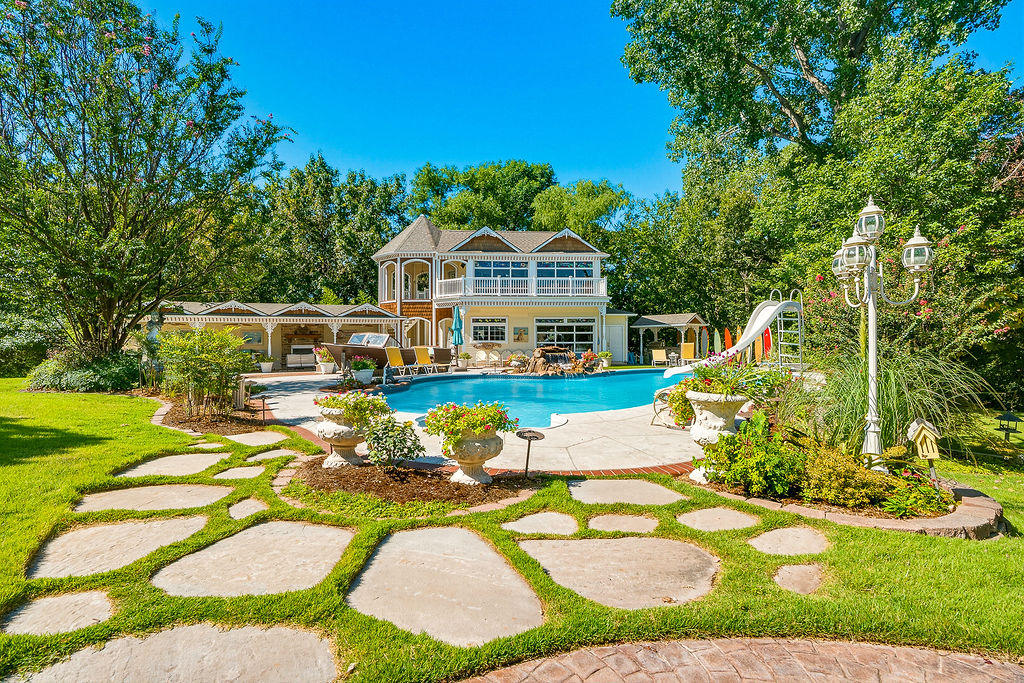 1009 SE County Road