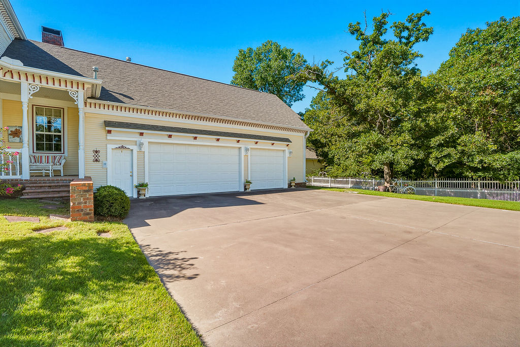 1009 SE County Road