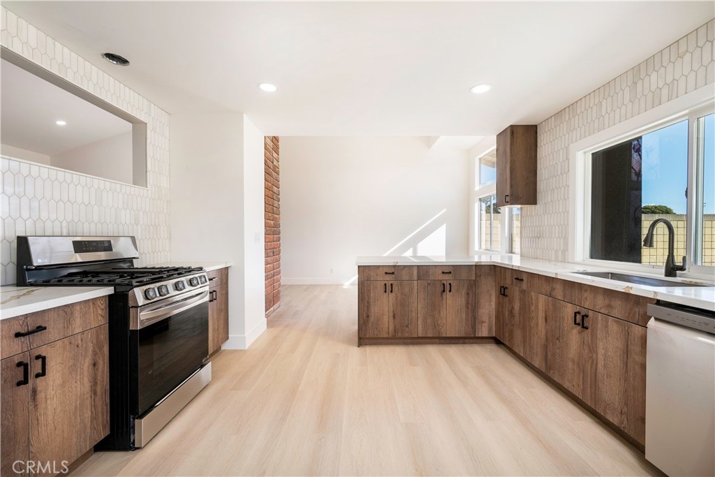 2232 W 166th Street