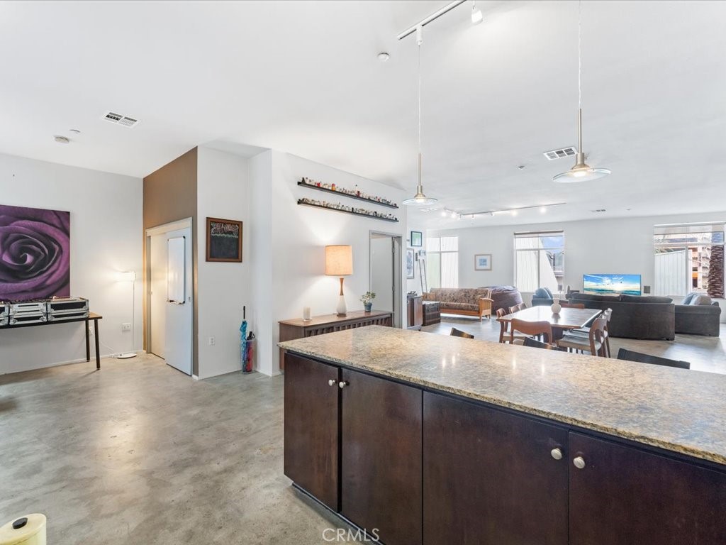 435 W Center Street Promenade 206