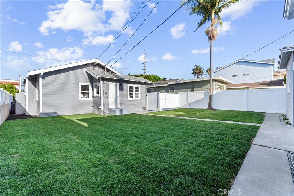765 Loma Avenue