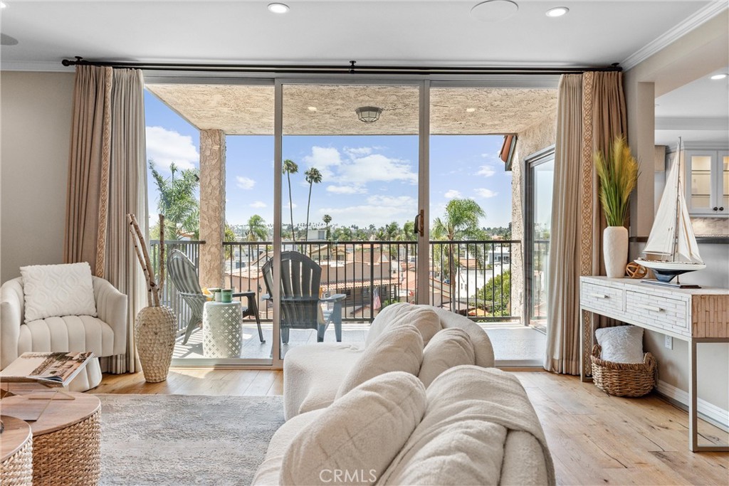 201 Bay Shore Avenue 305