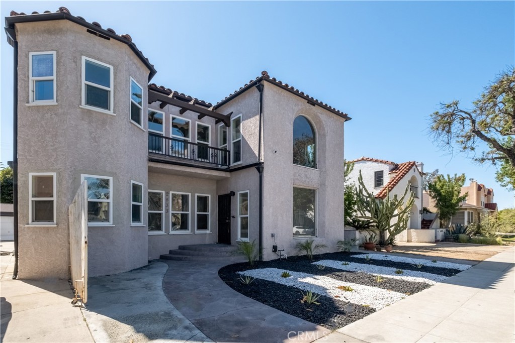 2533 Eucalyptus Avenue