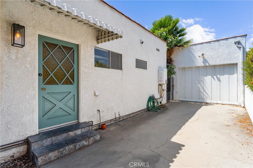 1031 Termino Avenue