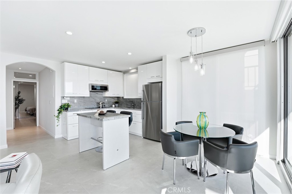 383 Bay Shore 203