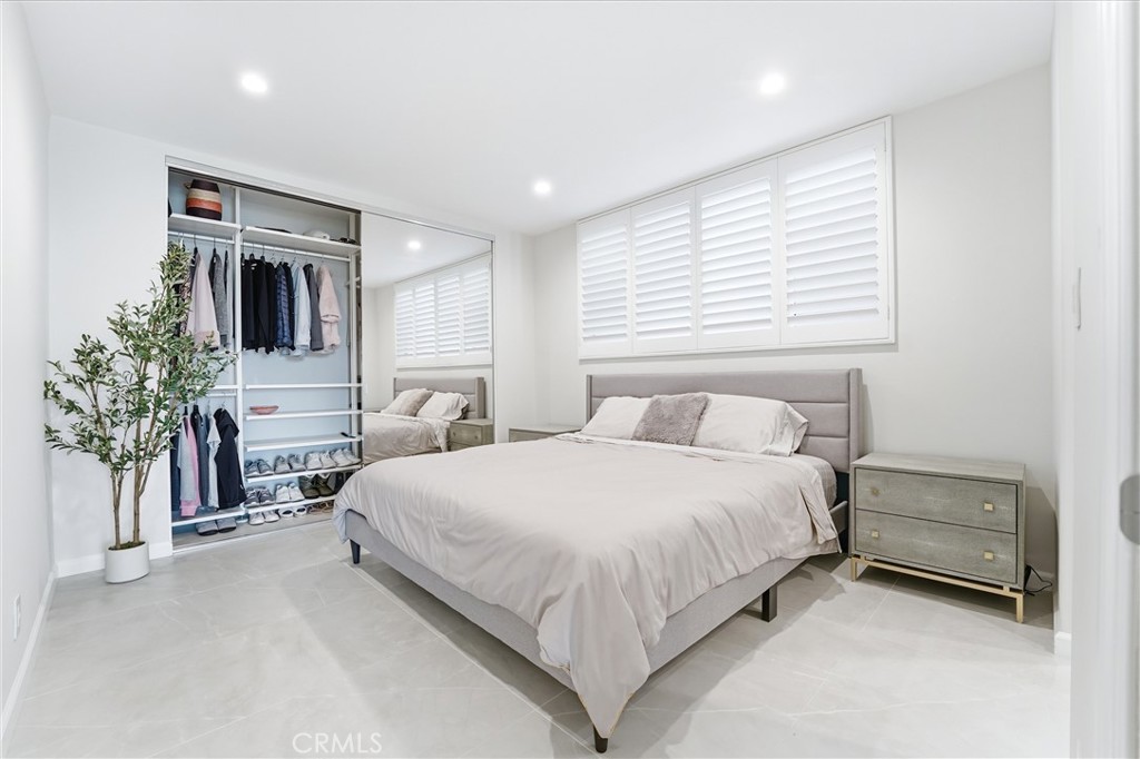 383 Bay Shore 203