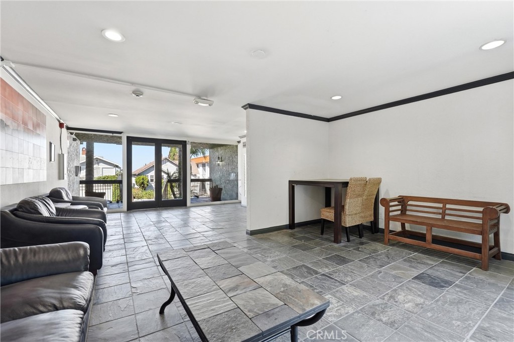 741 W 24th 2
