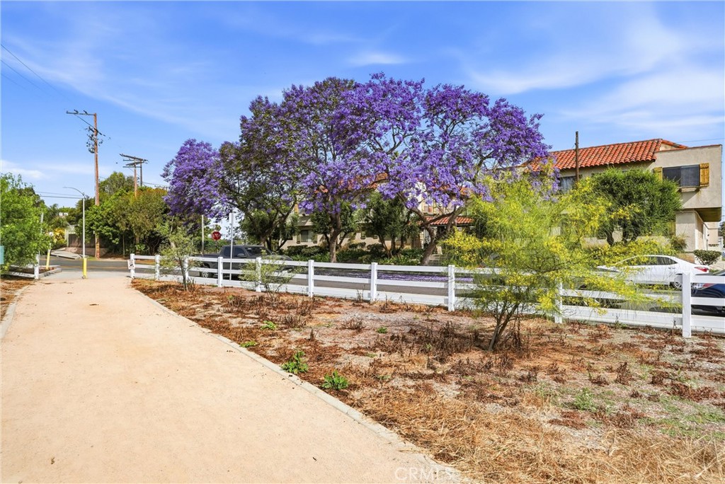 800 Termino Avenue 5