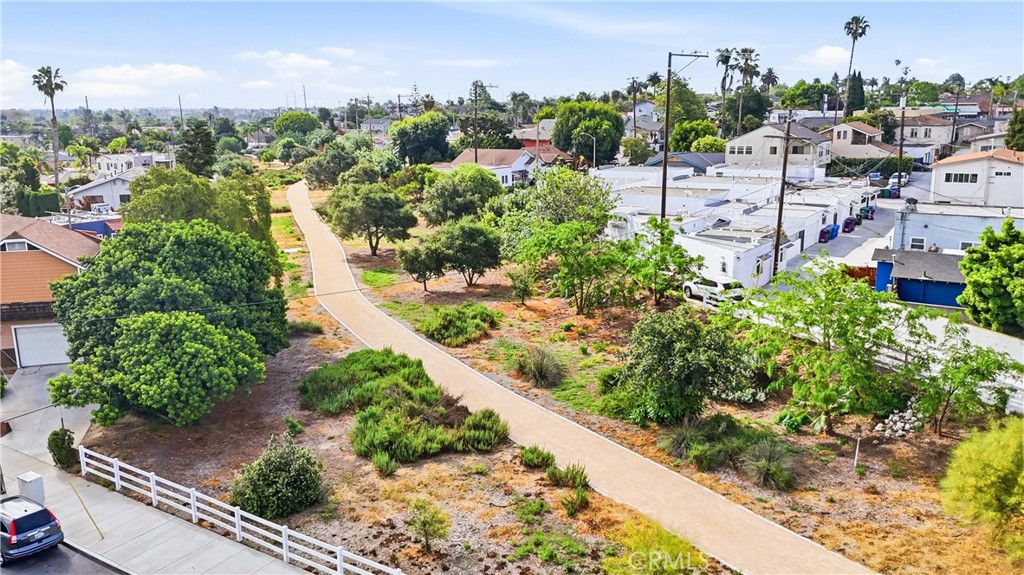 800 Termino Avenue 5