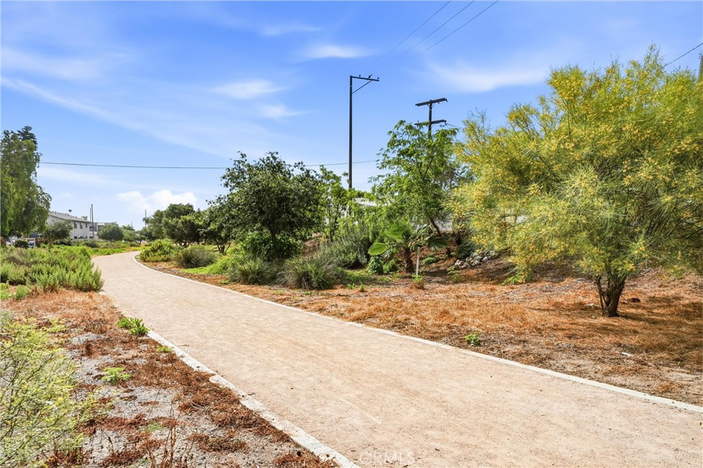 800 Termino Avenue 5