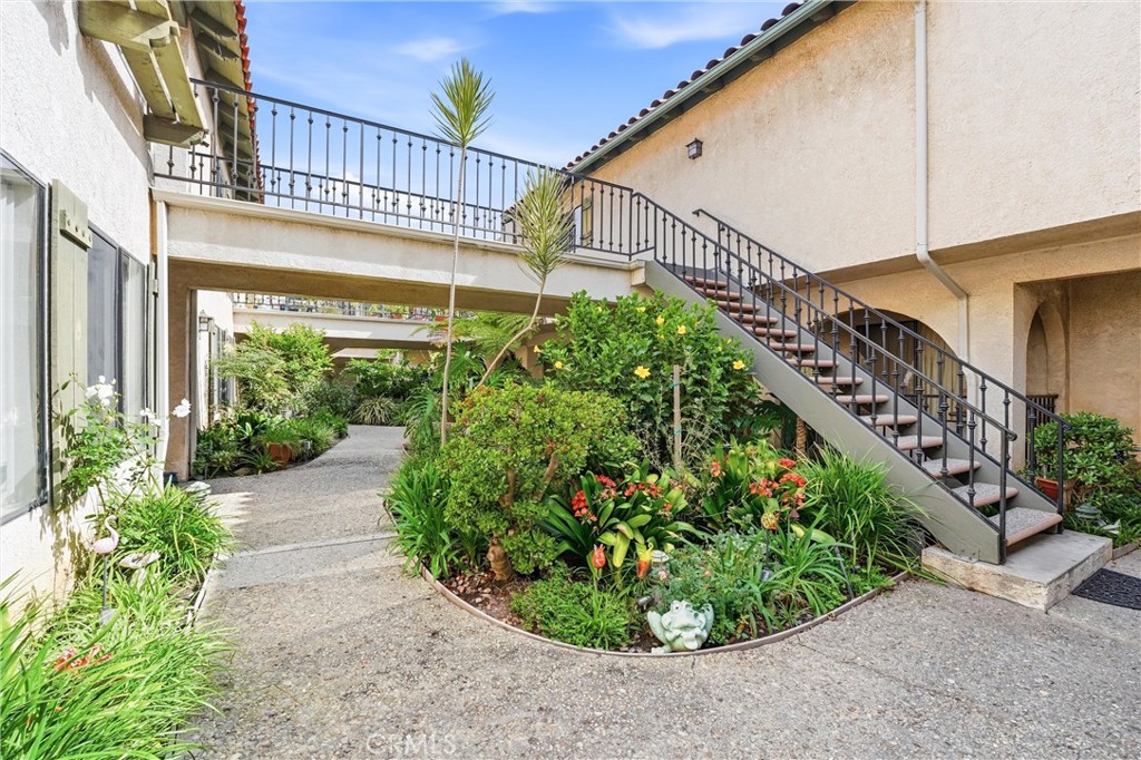 800 Termino Avenue 5