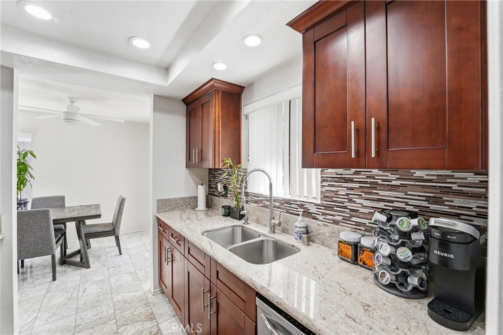 800 Termino Avenue 5