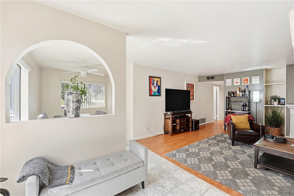 800 Termino Avenue 5