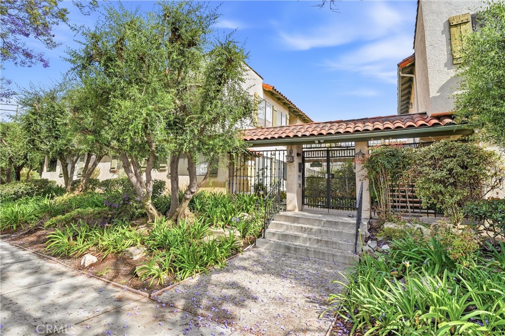 800 Termino Avenue 5