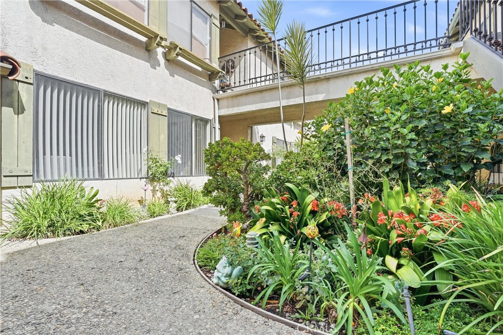 800 Termino Avenue 5