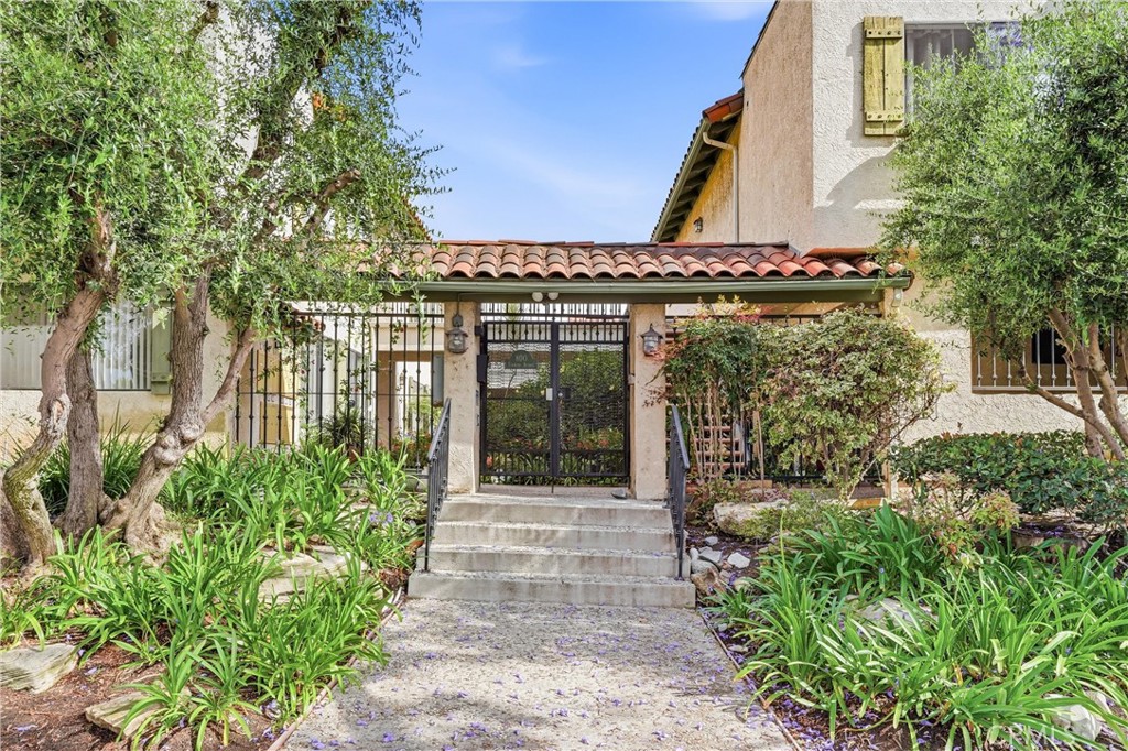 800 Termino Avenue 5