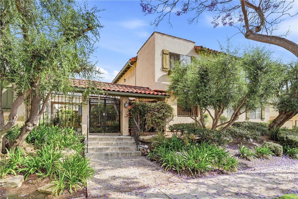 800 Termino Avenue 5