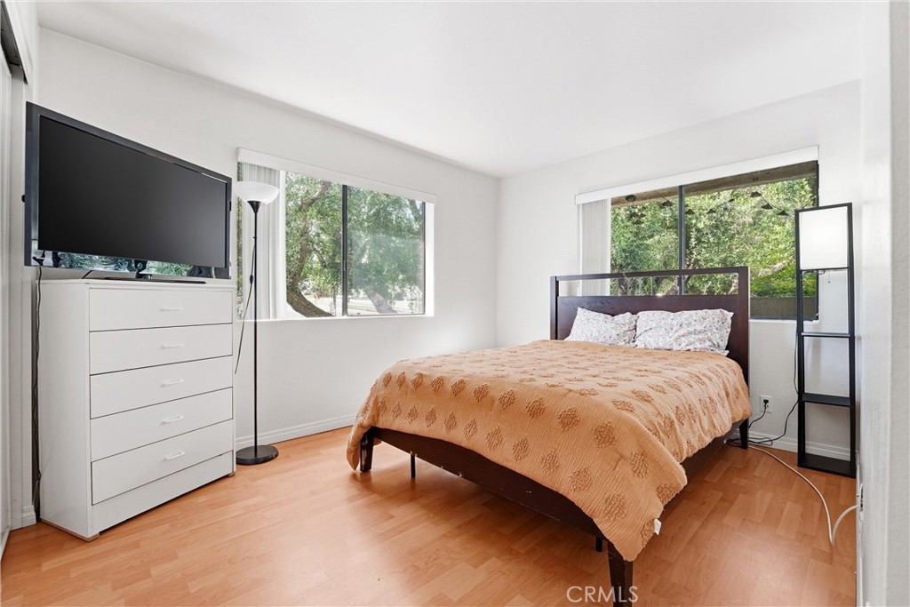 800 Termino Avenue 5